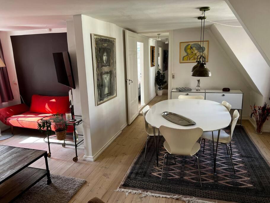 100 Kvadratmeter. Yderst Attraktivt Beliggenhed Appartement Kopenhagen