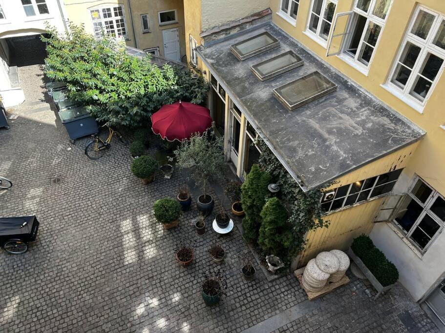 100 Kvadratmeter. Yderst Attraktivt Beliggenhed Appartement *