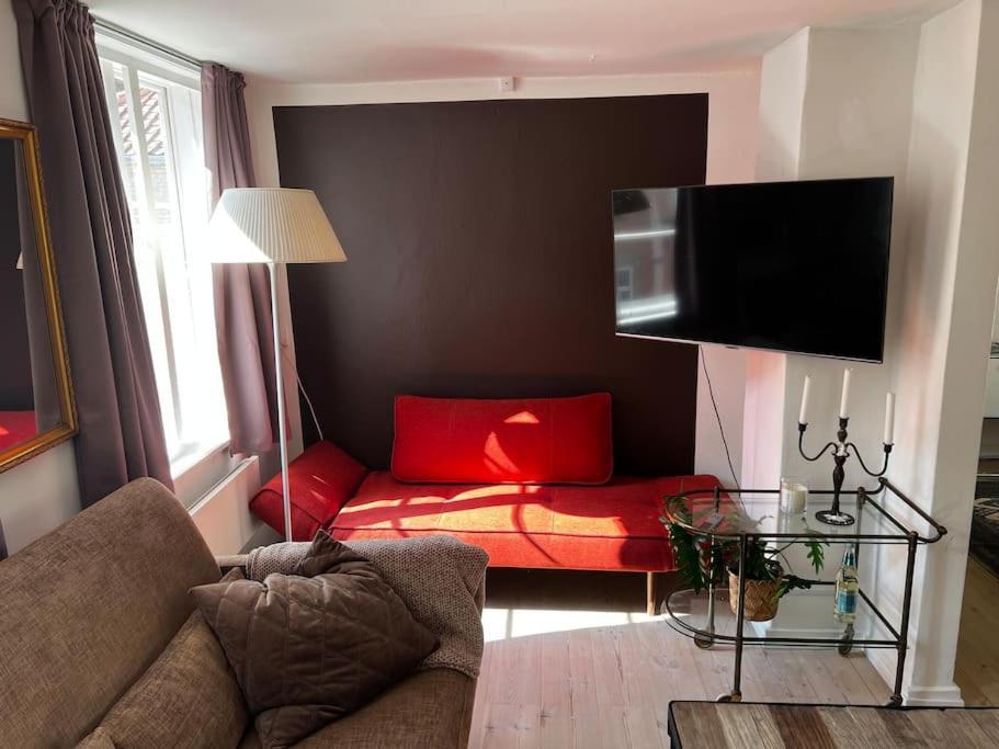 100 Kvadratmeter. Yderst Attraktivt Beliggenhed Appartement *