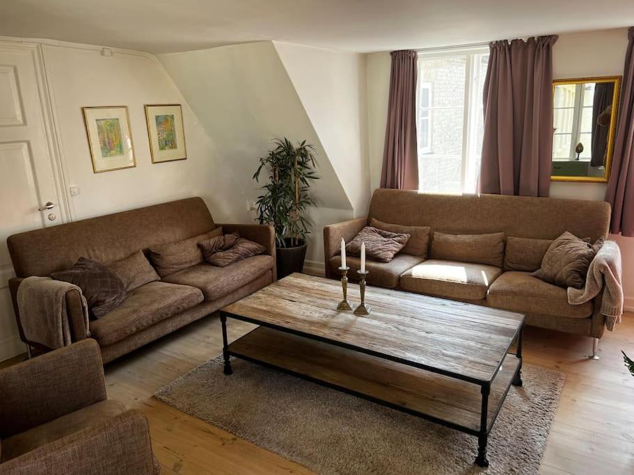Appartement 100 Kvadratmeter. Yderst Attraktivt Beliggenhed *